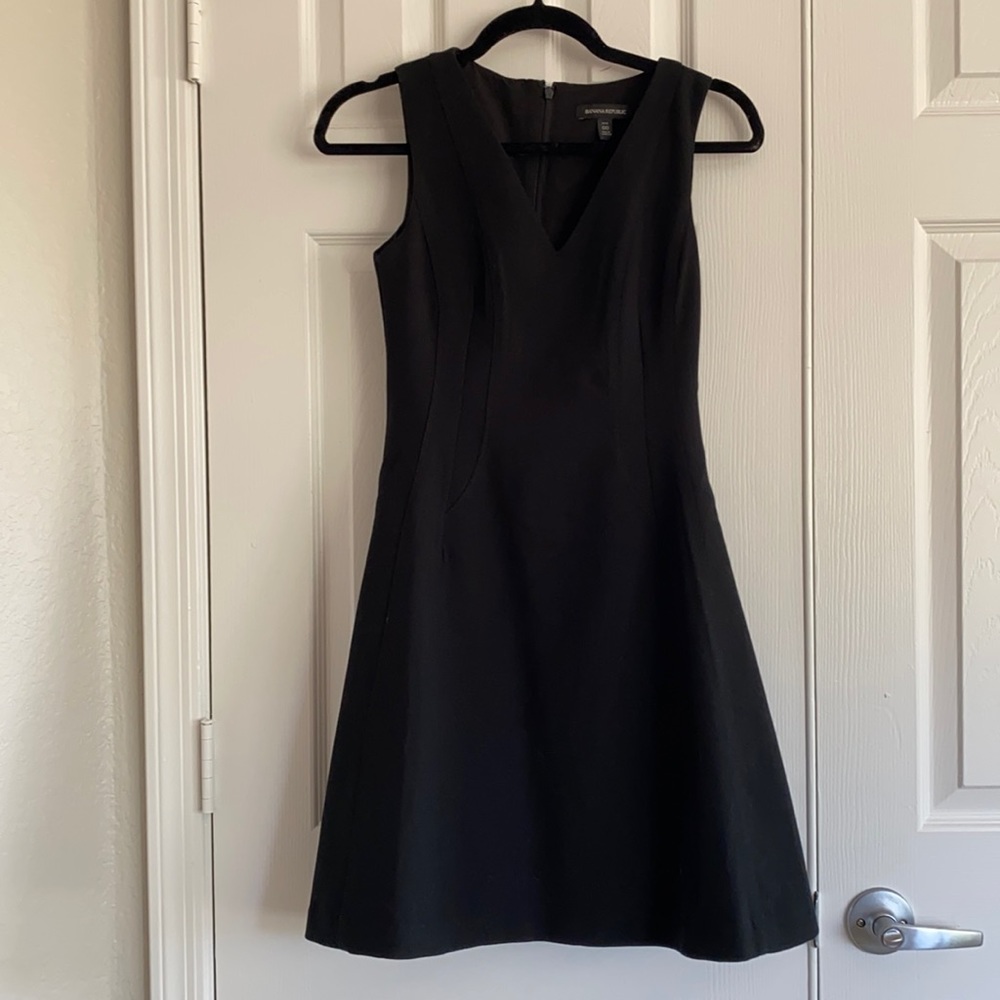 BR Black V-neck Fit & Flare A-line Dress 00P/XXSP